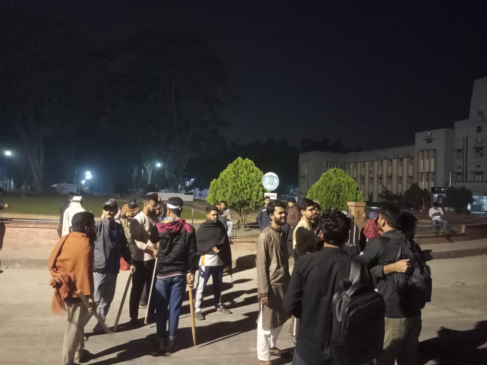 ‎নিষিদ্ধ ছাত্রলীগের কার্যক্রম ঠেকাতে মাঠে আছেন রাকসু নেতৃবৃন্দ