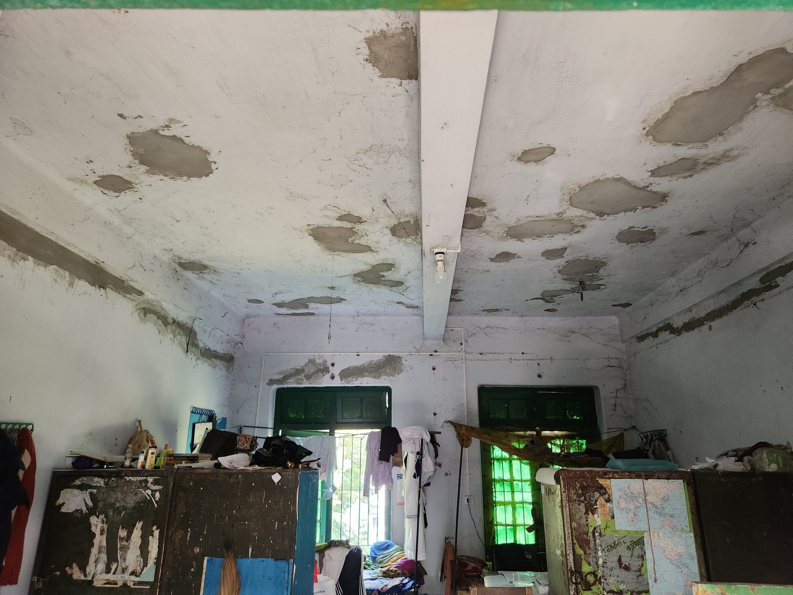 ‎ভূমিকম্পে হেলে পড়েছে রাবির শেরে বাংলা ফজলুল হক হল, শিক্ষার্থীদের বিক্ষোভ