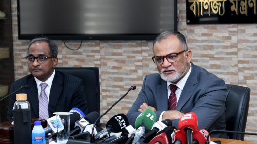 চলতি সপ্তাহে পেঁয়াজের দাম না কমলে আমদানি: বাণিজ্য উপদেষ্টা