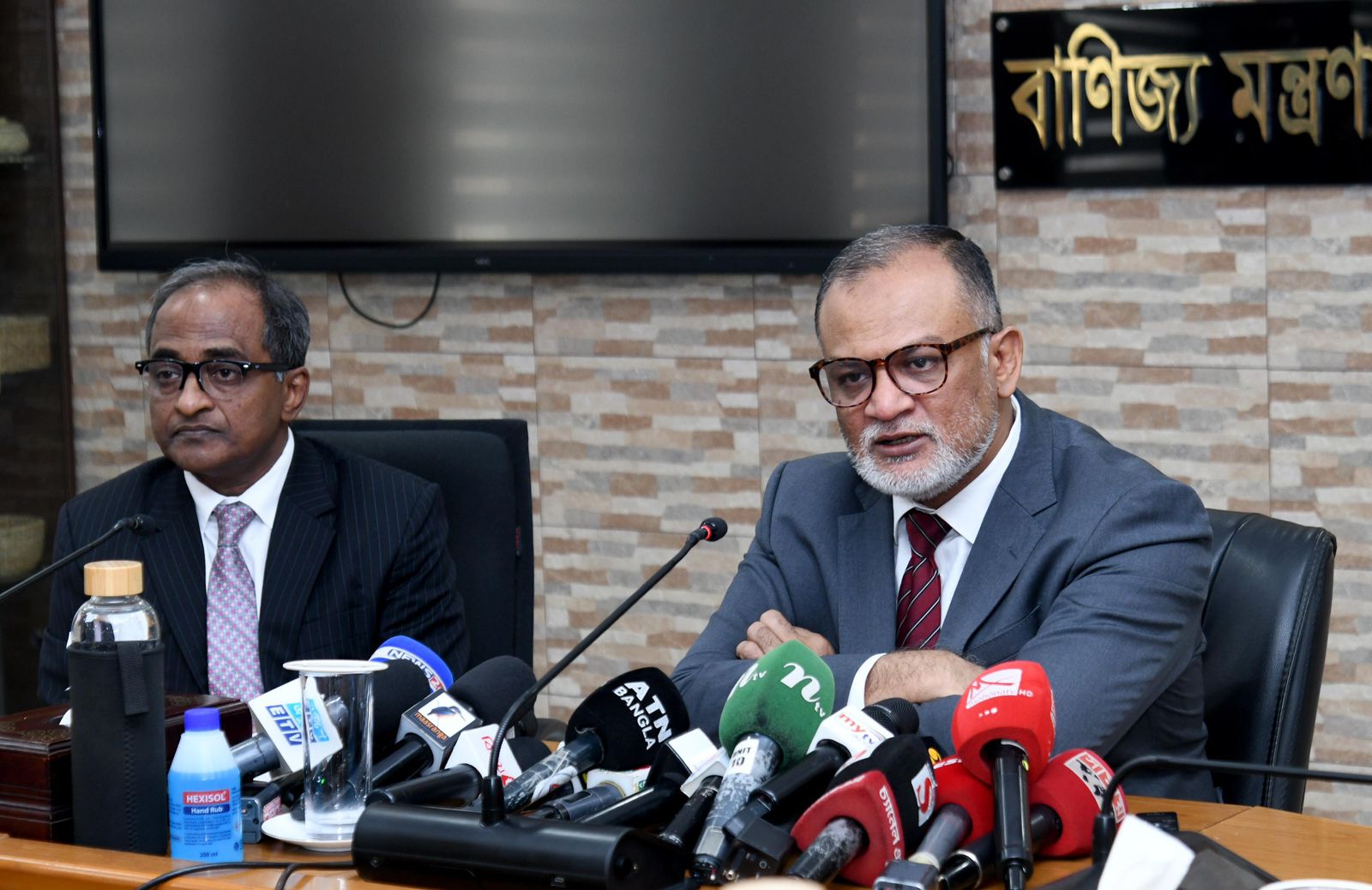 চলতি সপ্তাহে পেঁয়াজের দাম না কমলে আমদানি: বাণিজ্য উপদেষ্টা