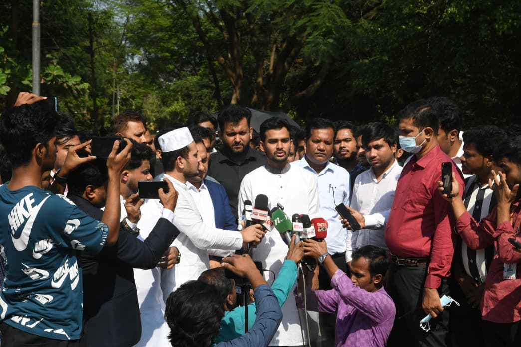 “রায়েরবাজার কবরস্থানে জুলাই গণ-অভ্যুত্থানে শহীদদের গণকবরের ফরেনসিকের মাধ্যমে পরিচয় শনাক্তকরণ শুরু হবে আগামী ৭ ডিসেম্বর থেকে।”