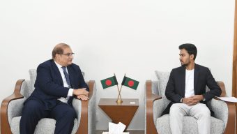 স্থানীয় সরকার উপদেষ্টা’র সাথে বাংলাদেশে নিযুক্ত পাকিস্তানের হাইকমিশনারের সৌজন্য সাক্ষাৎ।