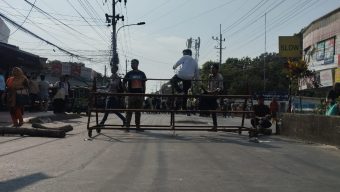 ‎রাবি শিক্ষার্থীদের ওপর দুর্বৃত্তদের হামলা: রাজশাহী -ঢাকা মহাসড়ক অবরোধ