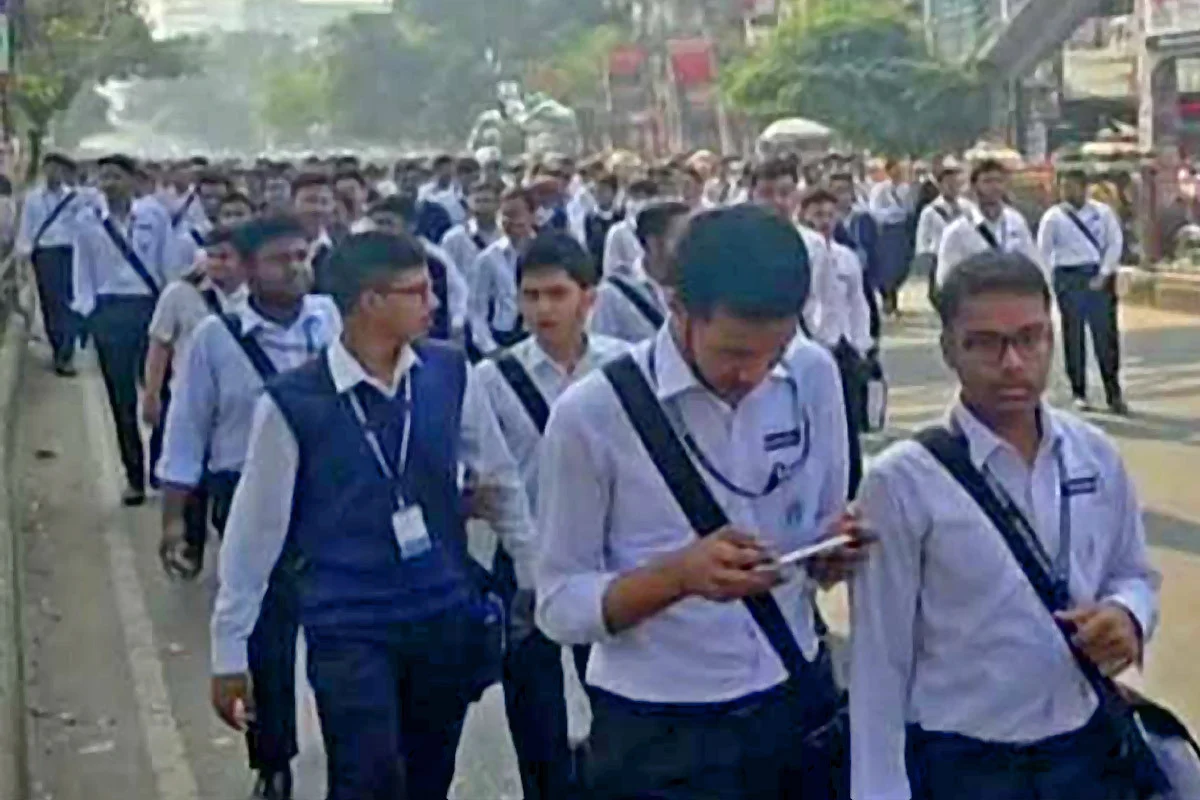 সায়েন্সল্যাব অবরোধ ঢাকা কলেজ উচ্চমাধ্যমিকের শিক্ষার্থীদের