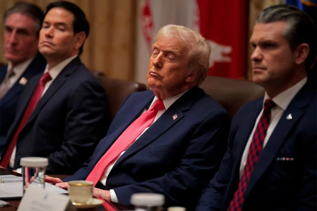 ‘স্লিপি জো’ বলে বাইডেনকে উপহাস, বৈঠকে নিজেই ‘ঘুমিয়ে পড়লেন’ ট্রাম্প