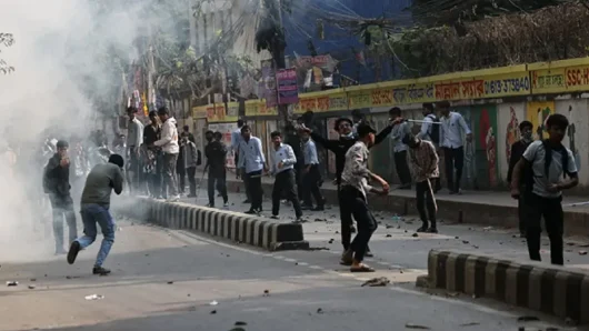 ঢাকা কলেজ ও আইডিয়ালের শিক্ষার্থীদের সংঘর্ষ