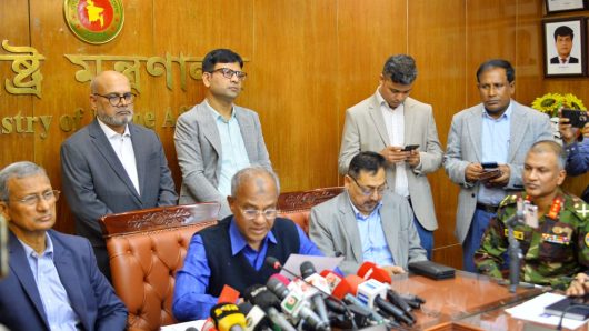 জাতীয় নির্বাচনে শান্তিপূর্ণ পরিবেশ নিশ্চিতকরণে অবিলম্বে ‘অপারেশন ডেভিল হান্ট ফেইজ-২’ চালু করা হবে- স্বরাষ্ট্র উপদেষ্টা