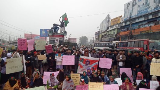 হাদি হত্যার বিচারের দাবিতে ঢাকা- বরিশাল মহাসড়ক অবরোধ