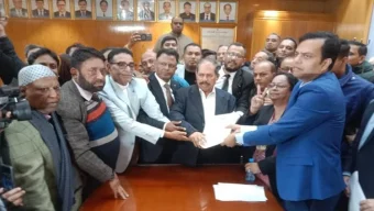 উৎসব মুখর পরিবেশে বরিশালে বিভিন্ন দলের মনোনয়ন জমা