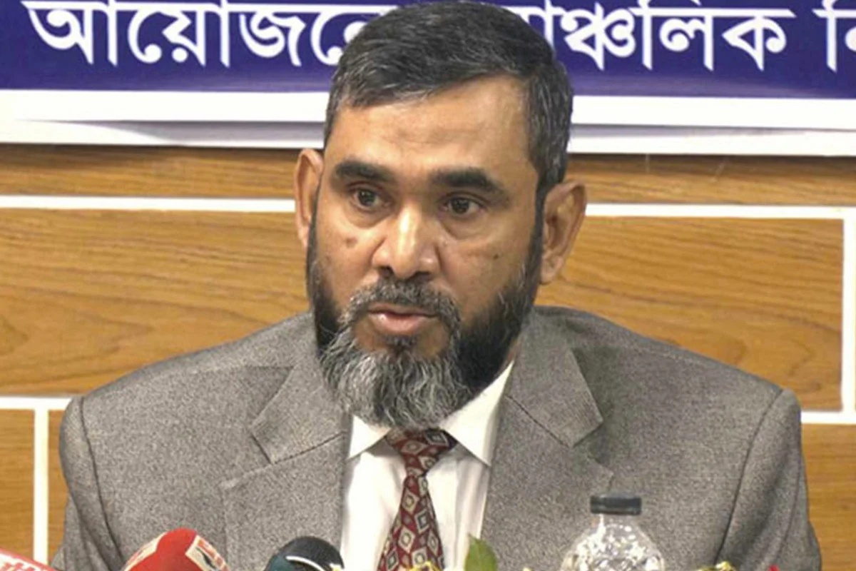 ভোটকেন্দ্রে সাংবাদিকদের মোবাইল নিয়ে প্রবেশে নিষেধাজ্ঞা নেই : ইসি সানাউল্লাহ