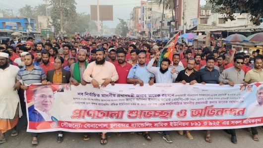 বেনাপোলে প্রধানমন্ত্রী তারেক রহমানকে অভিনন্দন জানিয়ে শ্রমিকদের বিশাল র‍্যালি
