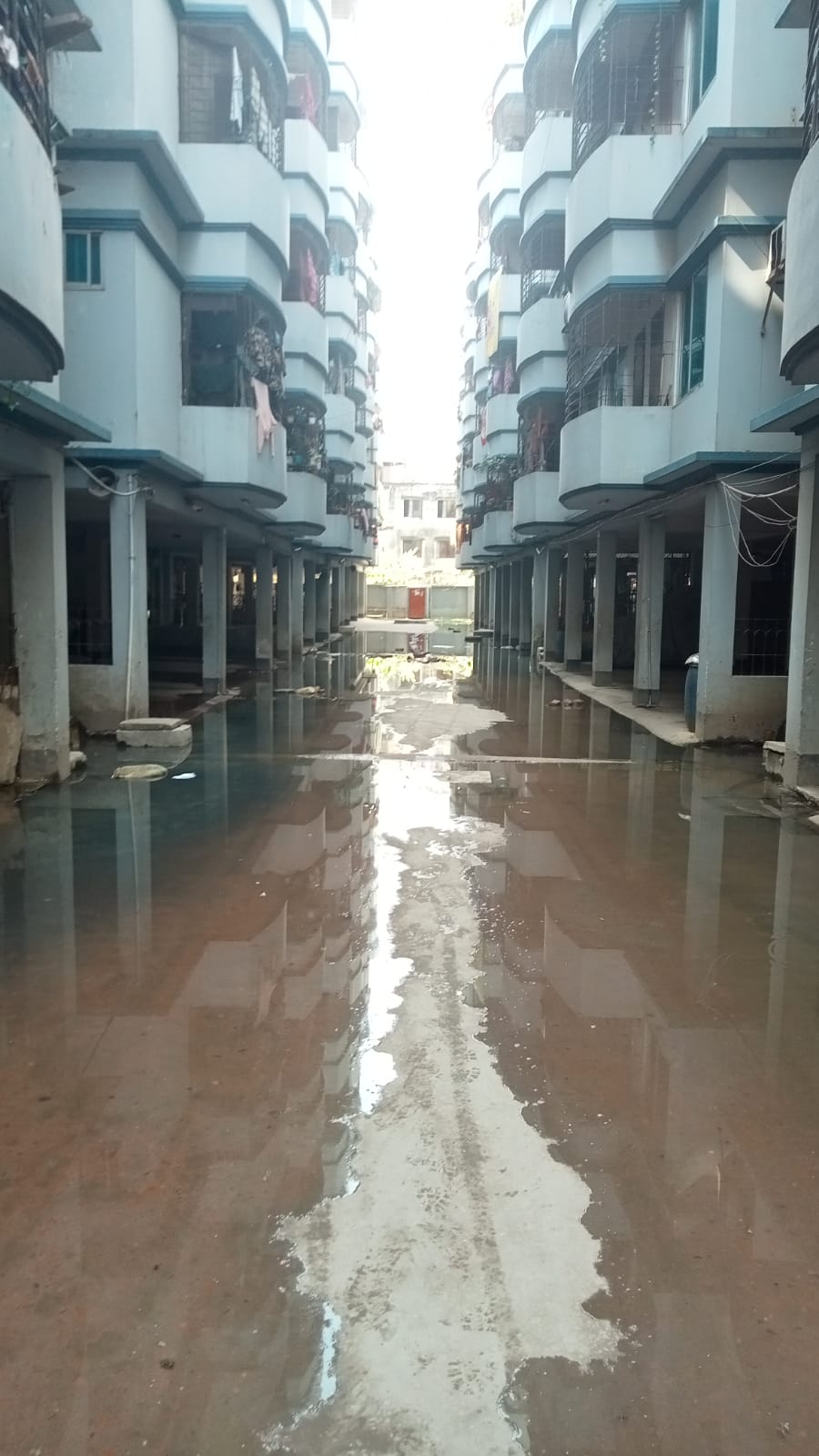 ডিএনসিসি ও সংশ্লিষ্ট কর্তৃপক্ষের অবহেলায় আশকোনা সিটি কমপ্লেক্স সহ পার্শ্ববর্তী এলাকার হাজার হাজার বসবাসরত লোকজন পানিবন্দী: নেই কোন কার্যকরী উদ্যোগ