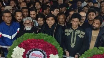 পঞ্চগড়ে পানি সম্পদ প্রতিমন্ত্রী মোহাম্মদ ফরহাদ হোসেন আজাদ বায়ান্নর ভাষা সৈনিকদের প্রতি শ্রদ্ধাঞ্জলি জ্ঞাপন করেন। 