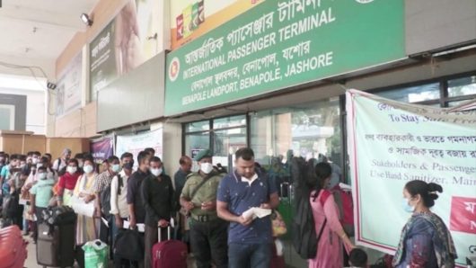 বেনাপোল বন্দরে একদিনে ভ্রমণে ১৪ লাখ, বাণিজ্যে ১০ কোটি টাকার রাজস্ব