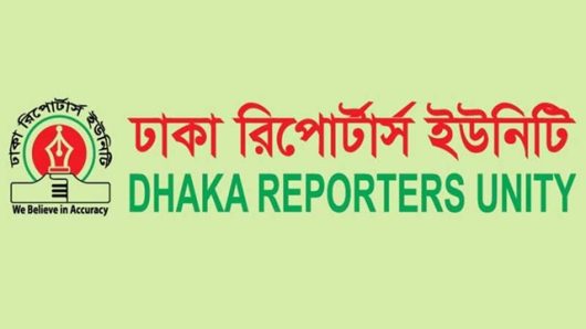 ভোটকেন্দ্রে মোবাইল নিষিদ্ধ স্বাধীন সাংবাদিকতার ওপর নগ্ন হস্তক্ষেপ