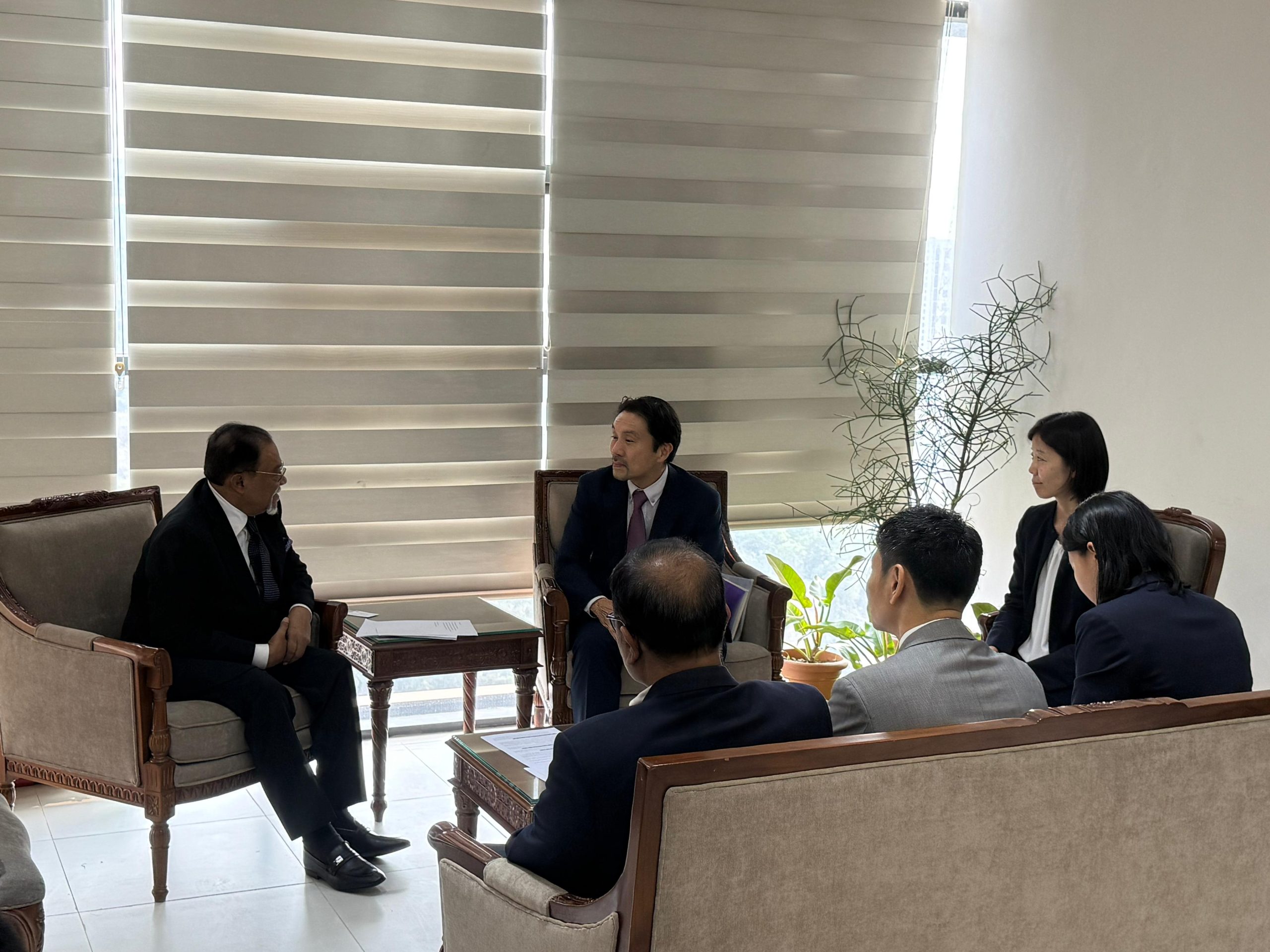 মাননীয় প্রধানমন্ত্রীর জনপ্রশাসন উপদেষ্টার (মন্ত্রী পদমর্যাদা) সাথে জাইকা প্রতিনিধি দলের সাক্ষাৎ