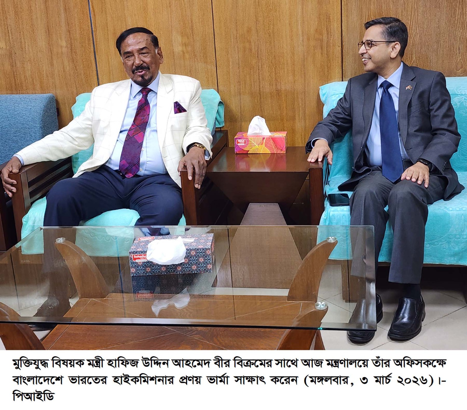 মুক্তিযুদ্ধ বিষয়ক মন্ত্রী হাফিজ উদ্দিন আহমদ এর সাথে ভারতীয় হাইকমিশনারের সাক্ষাৎ