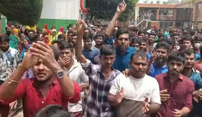 ফতুল্লার পোশাক কারখানায় ঝুলন্ত মরদেহ উদ্ধার, হত্যার অভিযোগে শ্রমিকদের বিক্ষোভ