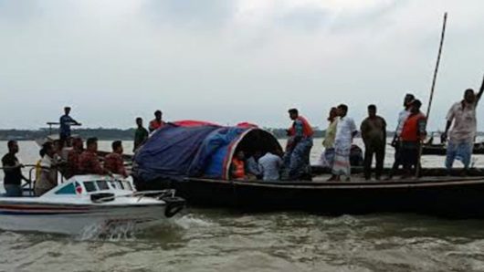হিজলায় ঝড়ে নৌকাডুবি, তিনজন নিখোঁজ