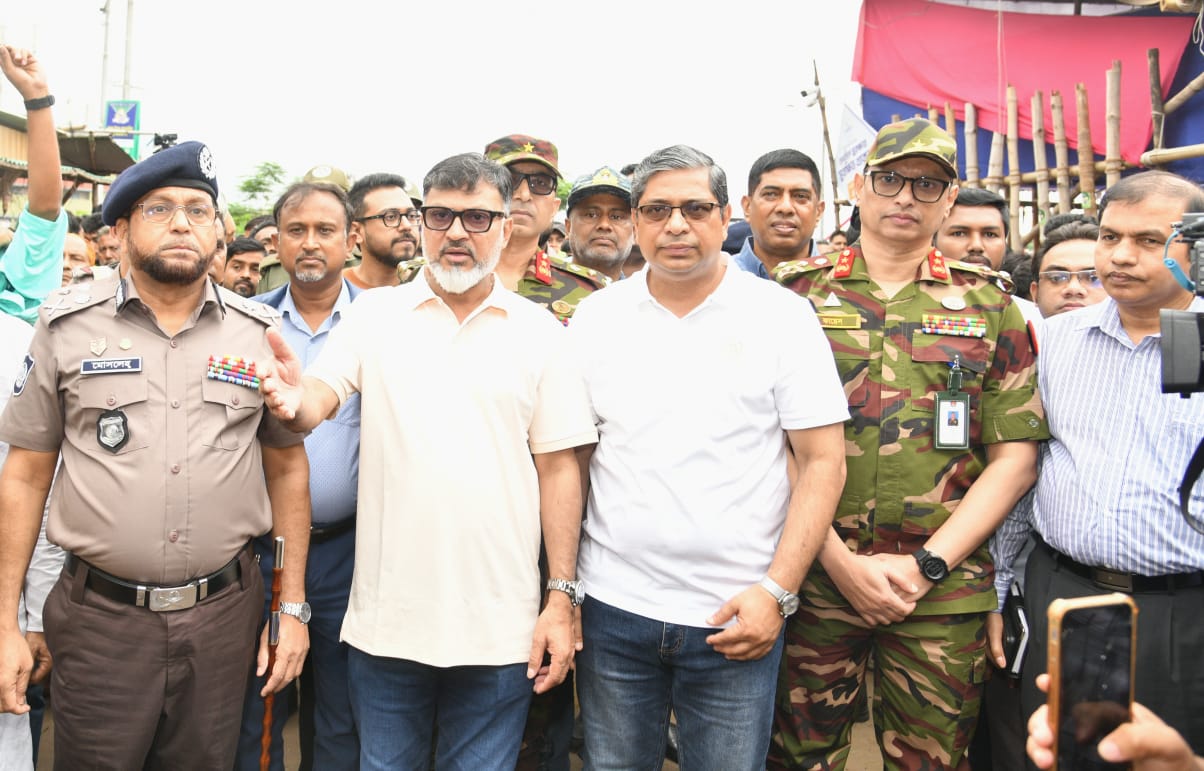 গাবতলী পশুর হাট পরিদর্শনে প্রতিমন্ত্রী: সন্তোষজনক পরিবেশ, নিরাপত্তায় কড়া নজরদারি