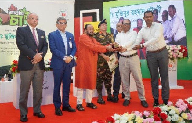 বিভিন্ন ক্যাটাগরিতে সম্মাননা পেল দেশের শীর্ষ চা বাগান ও প্রতিষ্ঠান