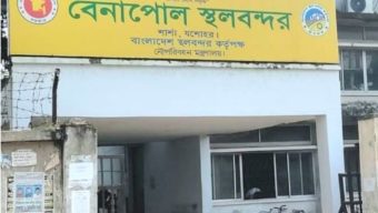 বেনাপোল বন্দরে খালি ভারতীয় ট্রাক থেকে ‘বকশিশ’ আদায়ের অভিযোগ, স্কেলকর্মীর স্বীকারোক্তি