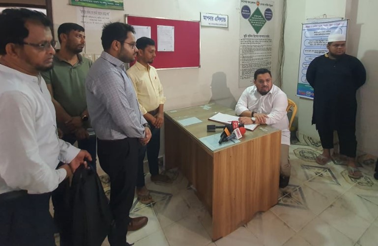 সাভার আমিনবাজার ভূমি অফিস আকস্মিক পরিদর্শনে যান ভূমি প্রতিমন্ত্রী; সেখানে কর্মকর্তাদের অনুপস্থিতি ও সেবার মানে অসন্তোষ তিনি