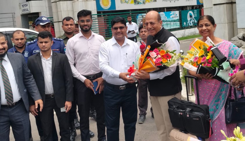 বেনাপোল সীমান্তে নতুন ভারতীয় হাইকমিশনার, ভিসা সেবা স্বাভাবিক হওয়ার ইঙ্গিত টুরিস্ট ভিসা চালু নিয়ে আশার বার্তা