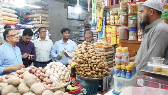 বাজারে সরবরাহ স্বাভাবিক, কমেছে আদা-রসুন-পেঁয়াজের দাম; মূল্য তালিকা টানানোর নির্দেশ প্রতিমন্ত্রীর