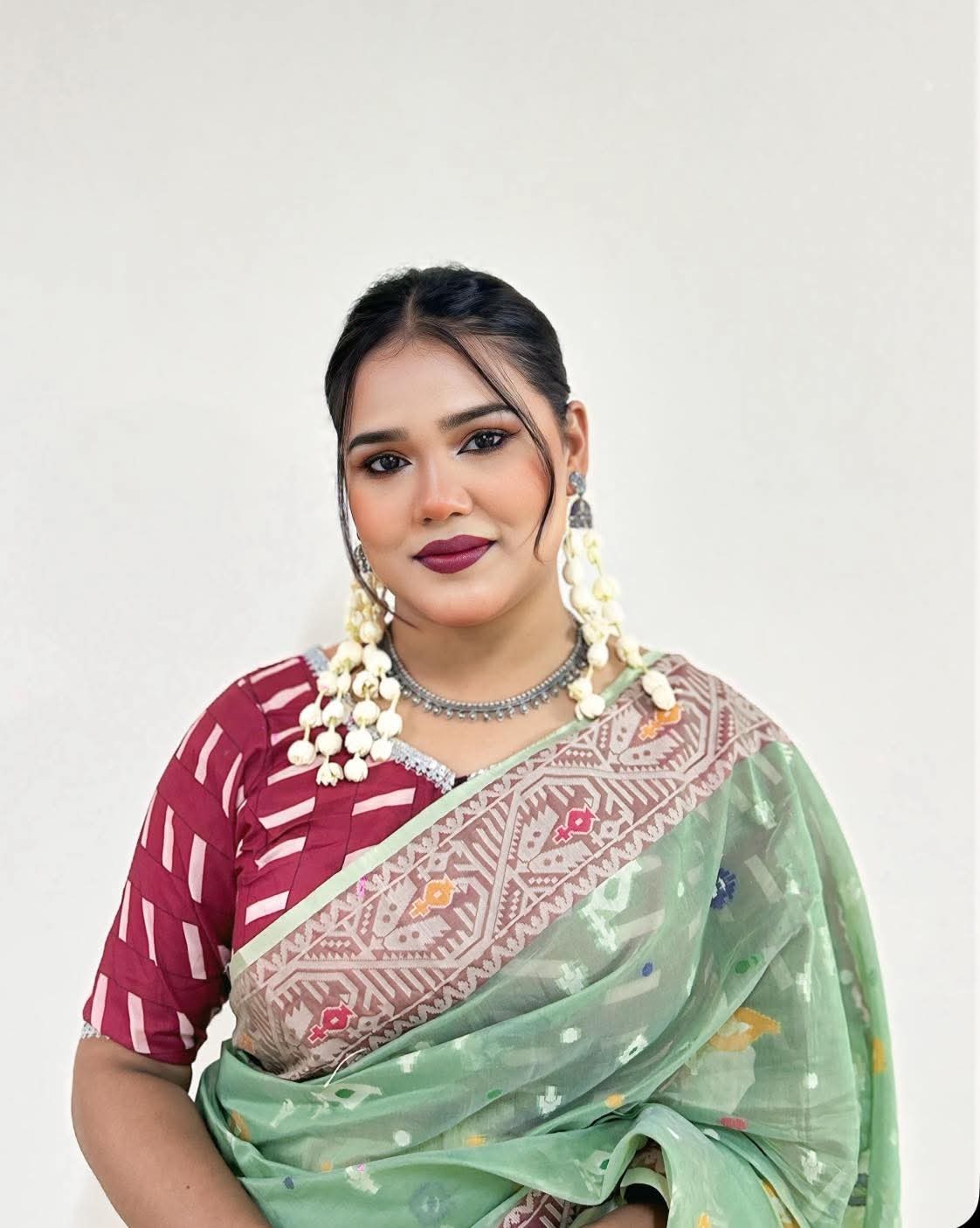 নরসিংদীর মেয়ে শিমলা আক্তার স্টেজ মাতানোর পাশাপাশি এগিয়ে মৌলিক গানের পথে