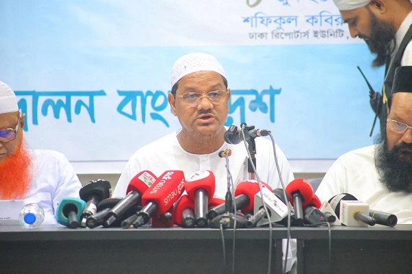 জনগণের করের টাকা অপচয়ের অধিকার কারও নেই: চরমোনাই পীর