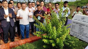 শহীদ ওয়াসিমের কবরে প্রধানমন্ত্রীর শ্রদ্ধা