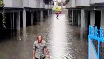 ডিএনসিসির জলাবদ্ধতায় চরম বিপর্যস্ত আশকোনা সিটি কমপ্লেক্স, বিদ্যুৎহীন অবস্থায় মানবেতর জীবন ২ হাজার লোক