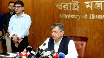 জনবান্ধব পুলিশ গঠনে পুরস্কার ও তিরস্কারের নীতি অব্যাহত থাকবে: স্বরাষ্ট্রমন্ত্রী
