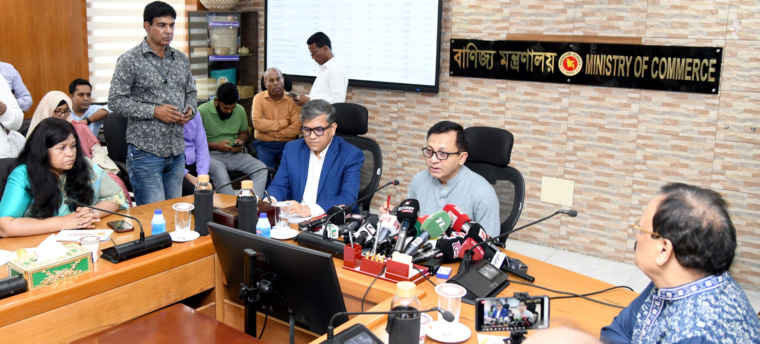 রপ্তানিতে ৬৩.৪ বিলিয়ন ডলারের লক্ষ্য নির্ধারণ, ১৫ শতাংশ প্রবৃদ্ধির প্রত্যাশা