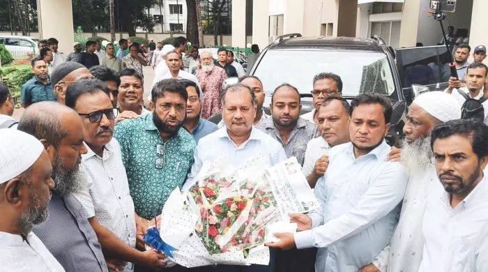 তথ্য ও সম্প্রচারমন্ত্রী জহির উদ্দিন স্বপনকে বরিশাল সদর উপজেলা বিএনপির ফুলেল শুভেচ্ছা
