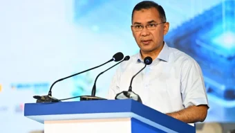 প্রধানমন্ত্রী তারেক রহমান আজ রাজধানীর নভোথিয়েটারে ‘ন্যাশনাল সেমিকন্ডাক্টর সিম্পোজিয়াম অ্যান্ড বিইএআর সামিট’র উদ্বোধনী অনুষ্ঠানে প্রধান অতিথির বক্তব্য দেন
