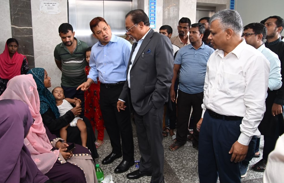 ঠোঁট-তালুকাটা শিশুদের ফ্রি চিকিৎসায় অস্ত্রোপচার কর্মসূচির উদ্বোধন করলেন জনপ্রশাসন উপদেষ্টা