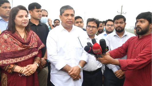 আমিনবাজারে ১.২ কিলোমিটার মহাসড়কজুড়ে বর্জ্য অপসারণ ও নিমগাছ রোপণ করা হবে: স্থানীয় সরকার প্রতিমন্ত্রী মীর শাহে আলম
