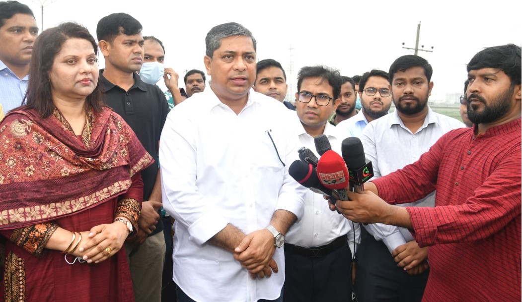 আমিনবাজারে ১.২ কিলোমিটার মহাসড়কজুড়ে বর্জ্য অপসারণ ও নিমগাছ রোপণ করা হবে: স্থানীয় সরকার প্রতিমন্ত্রী মীর শাহে আলম