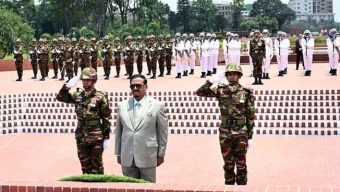 জাতীয় স্মৃতিসৌধে বীর শহীদদের প্রতি শ্রদ্ধা জানালেন ভারপ্রাপ্ত রাষ্ট্রপতি হাফিজ উদ্দিন আহমদ