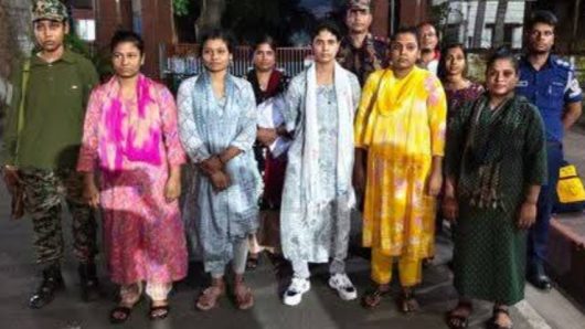 আড়াই বছর পর ভারতের জেল থেকে মুক্তি, বেনাপোল দিয়ে দেশে ফিরলেন ৫ বাংলাদেশি নারী