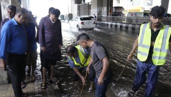 মিরপুরে জলাবদ্ধতা ও মিরপুর-১২ কাঁচাবাজার পরিদর্শনে ডিএনসিসি প্রশাসক, তাৎক্ষণিক ব্যবস্থা নেওয়ার নির্দেশ