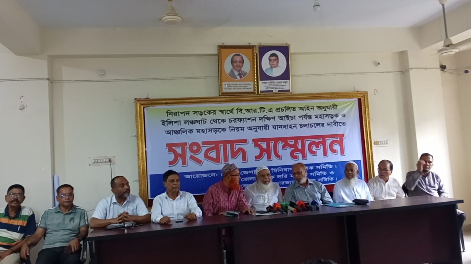 দুই বছরে প্রায় একশো দুর্ঘটনাসহ প্রাণহানি ভোলায় নিরাপদ সড়কের দাবিতে বাস মালিক সমিতির সংবাদ সম্মেলন