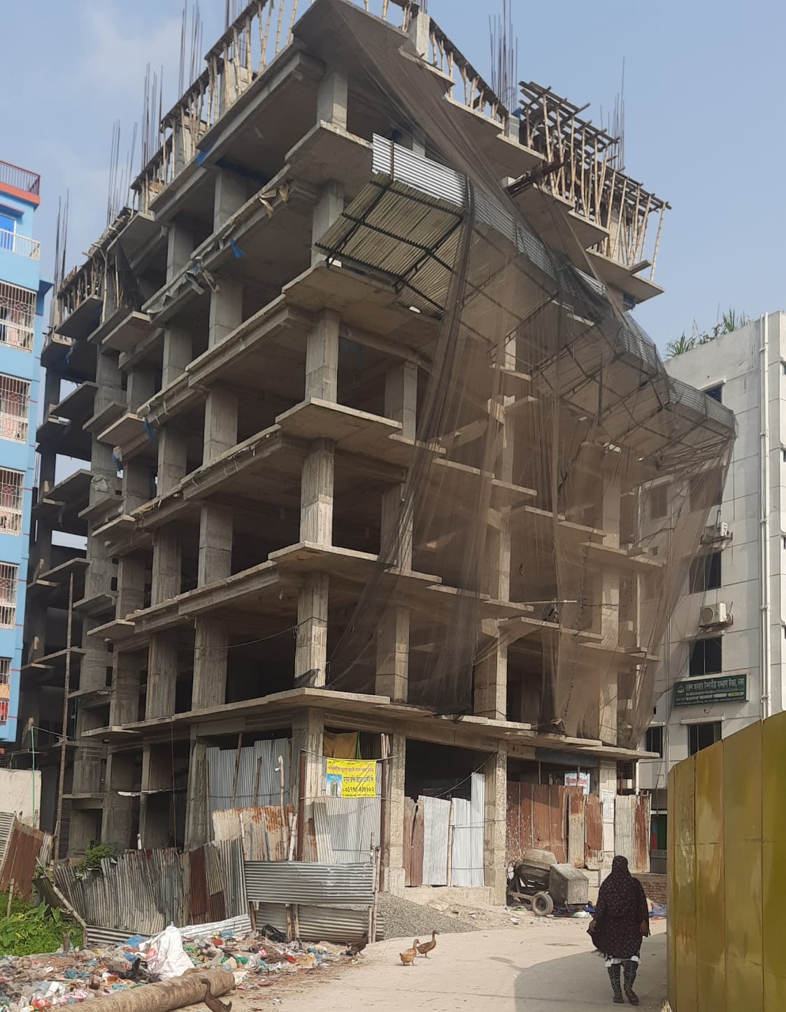 নিলভোগ রাজউকের নিয়ম লঙ্ঘন করে বহুতল ভবন নির্মাণ : অভিযুক্ত মাসুমা রশীদ রিয়েল এস্টেট