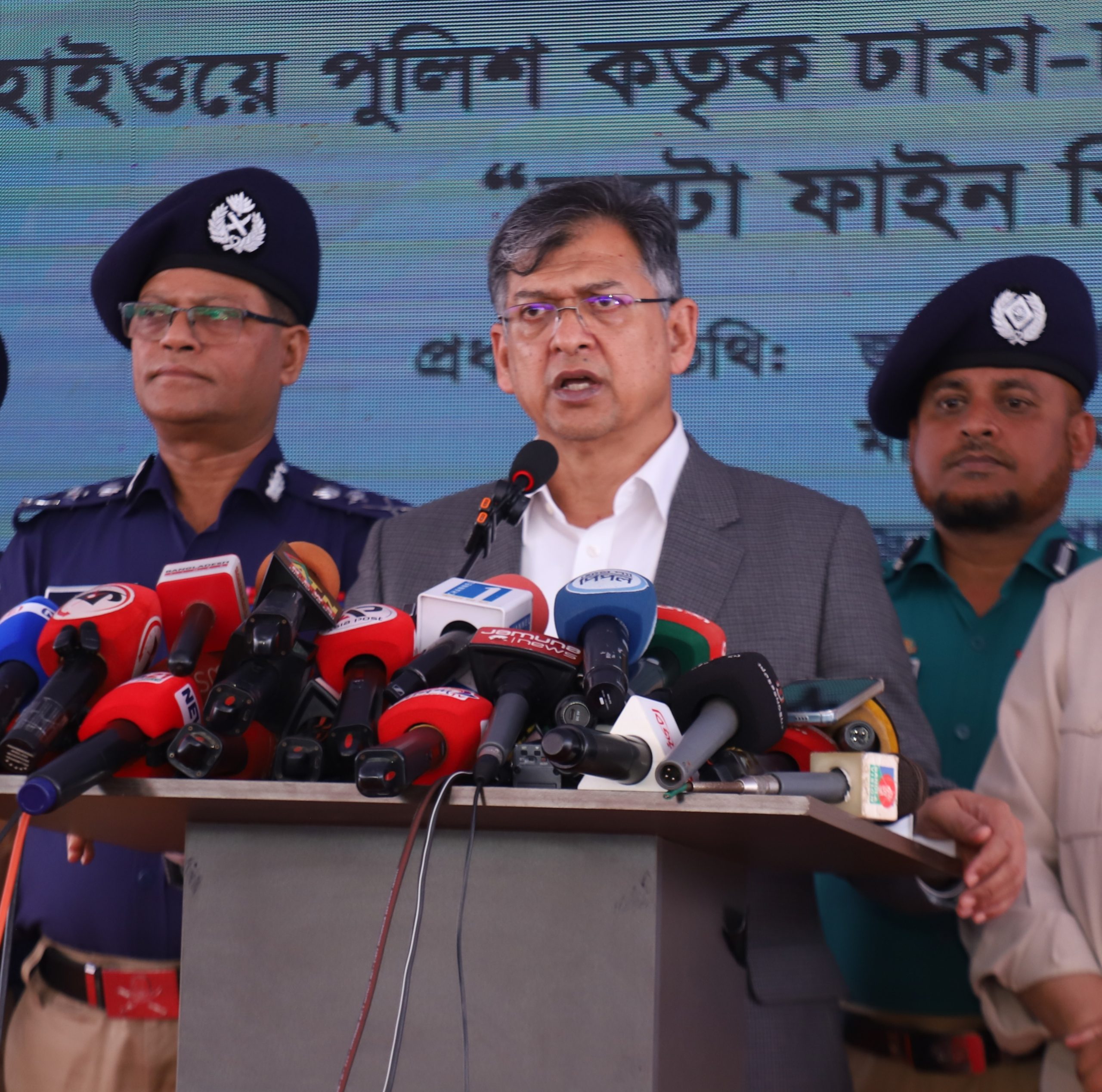 ঢাকা-চট্টগ্রাম মহাসড়কে কৃত্রিম বুদ্ধিমত্তা (AI) ভিত্তিক ‘অটো ফাইন সিস্টেম’ এর উদ্বোধন