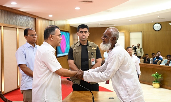গুম-খুন ও জুলাই শহীদ-আহত পরিবারের ৭৪ জনকে চাকরির নিয়োগপত্র দিলেন প্রধানমন্ত্রী