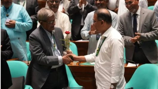 মির্জা ফখরুল ইসলাম আলমগীর রাষ্ট্রপতি নির্বাচিত, লাল গোলাপ দিয়ে শুভেচ্ছা জানালেন প্রধানমন্ত্রী