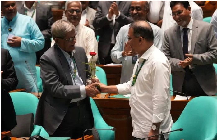 মির্জা ফখরুল ইসলাম আলমগীর রাষ্ট্রপতি নির্বাচিত, লাল গোলাপ দিয়ে শুভেচ্ছা জানালেন প্রধানমন্ত্রী