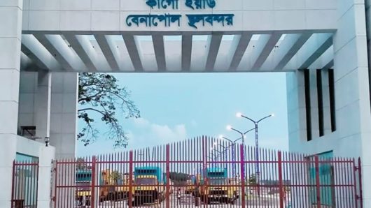 জুলাই গণঅভ্যুত্থান দিবসে বেনাপোল বন্দরে আমদানি-রপ্তানি বন্ধ, স্বাভাবিক যাত্রী পারাপার